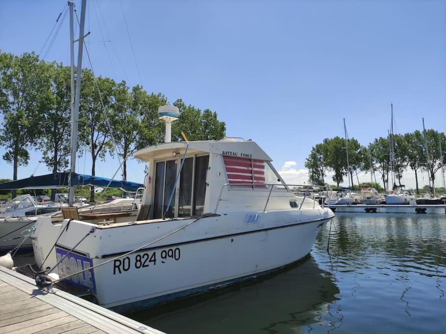 Nuit Insolite Sur L'Eau Au Port De Ouistreham Hotel Екстериор снимка